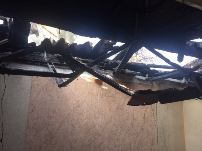 Рятувальники кілька годин гасили пожежу, яка спалахнула вночі – 03 Рятувальники кілька годин гасили пожежу, яка спалахнула вночі – 03