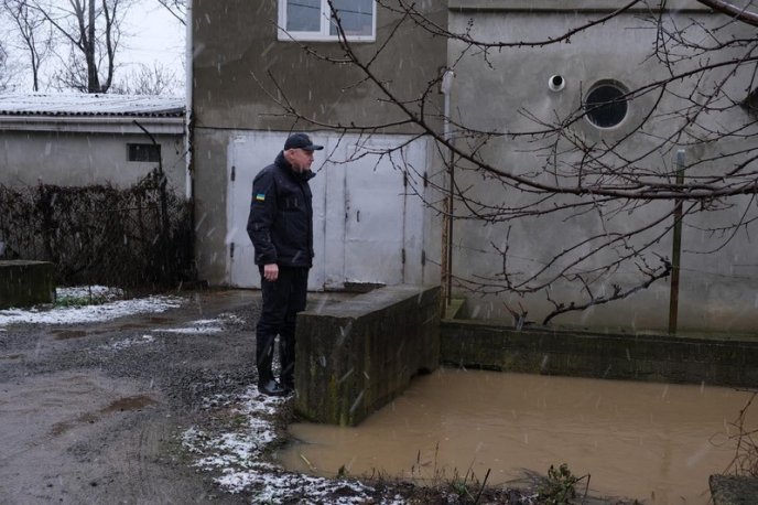 На Закарпатті сильні дощі спричинили підтоплення: ВІДЕО  – 02