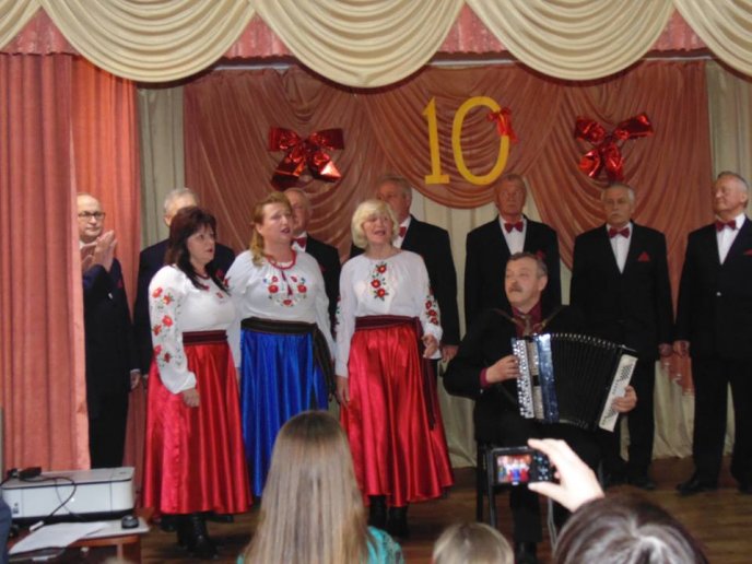 У Оноківцях відсвяткували 10-річчя від заснування народного вокального ансамблю «Карпатські голоси» – 03