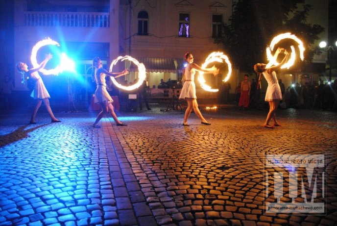 Театр вогню "Dragonfly" вже вдруге виступив у Мукачеві (ФОТОРЕПОРТАЖ) – 19
