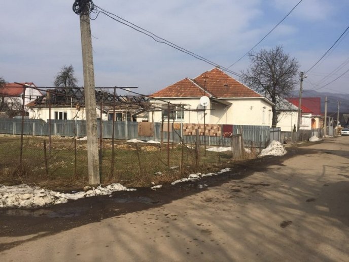 Рятувальники кілька годин гасили пожежу, яка спалахнула вночі – 02 Рятувальники кілька годин гасили пожежу, яка спалахнула вночі – 02