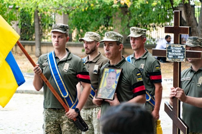 На Закарпатті поховали чоловіка, який добровольцем пішов на війну – 05 На Закарпатті поховали чоловіка, який добровольцем пішов на війну – 05