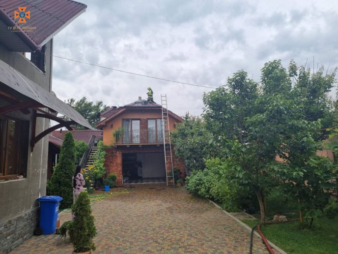 18 вогнеборців гасили пожежу в Мукачеві – 01