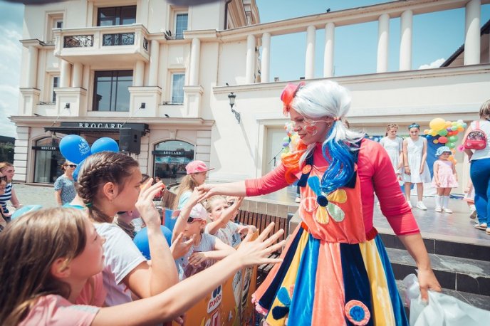 В Ужгороді дітям організували солодке свято – 17