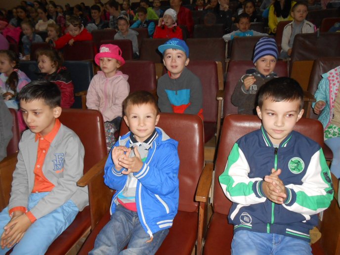 Школярам Рахова та Солотвина показали казку «Жила-була Сироїжка» – 01