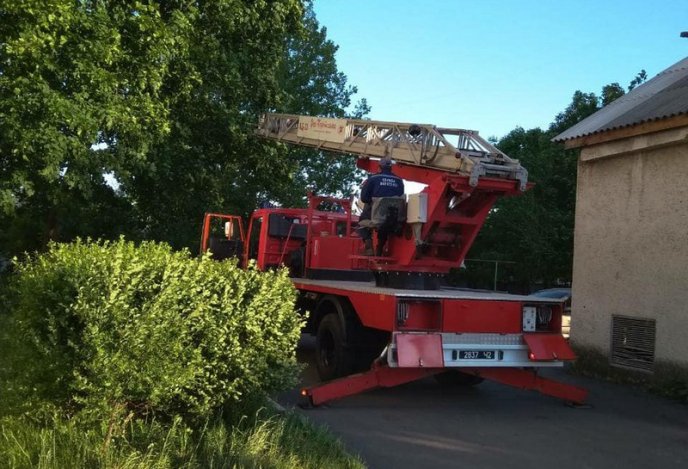 У Мукачеві рятувальники визволили маленьку дитину із зачиненої квартири – 03