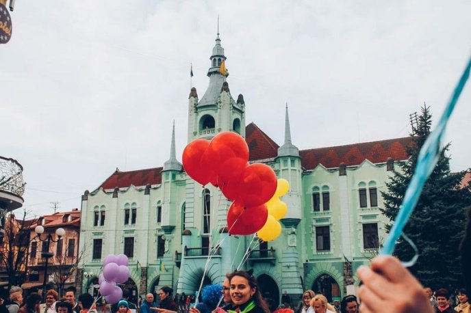 До мукачівських дошкільнят завітали казкові герої – 10