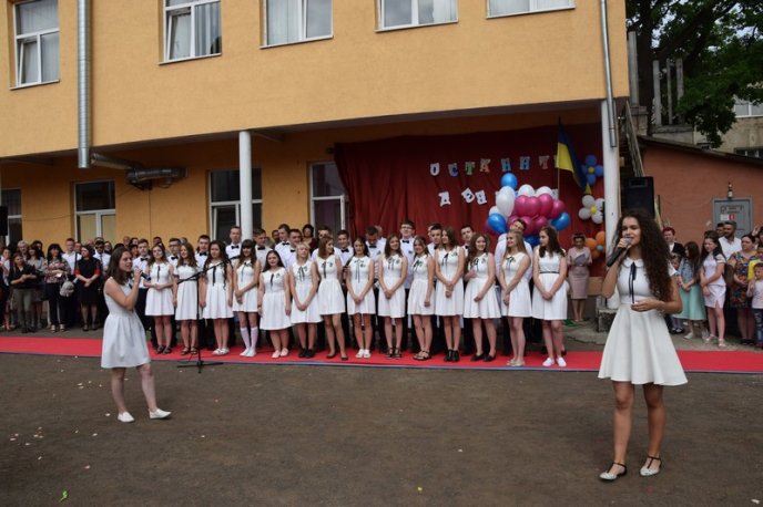 У школах Мукачева пролунав останній дзвінок – 60