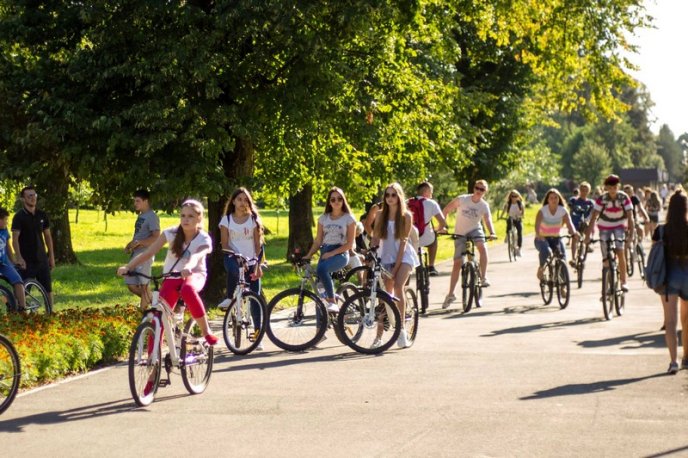 Соцмережі заполонили яскраві фото із вчорашнього Мегазаїзду у Мукачеві – 02
