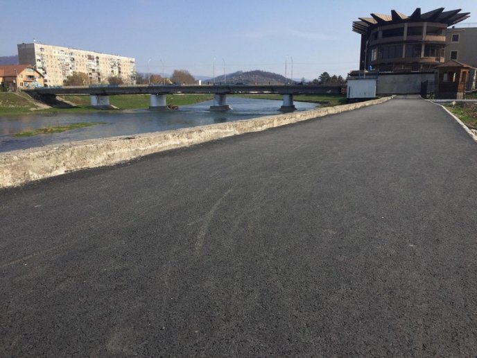 У Мукачеві на набережній роблять велодоріжку – 07