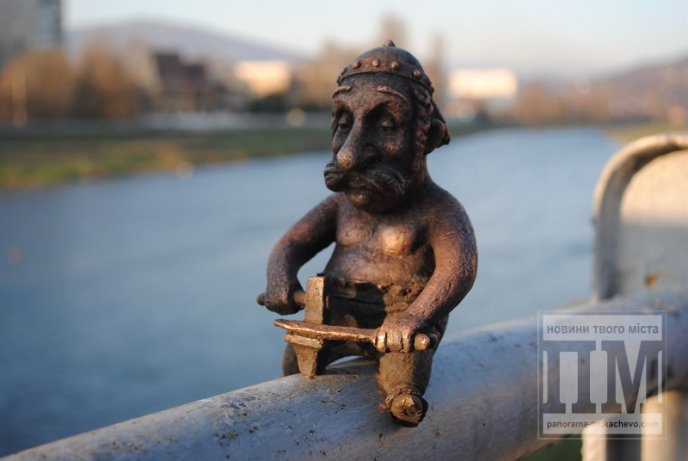 Перший міні-пам’ятник з’явився у Мукачеві (ФОТО) – 01