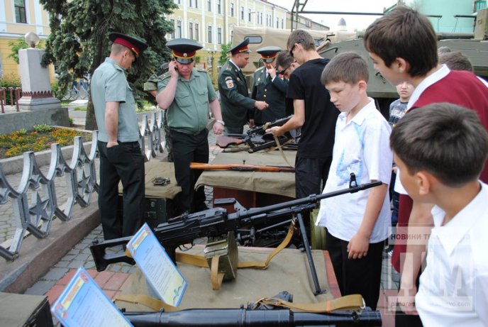 В центрі Мукачева проходить виставка військової техніки та озброєння 128-ї окремої гірсько-піхотної бригади (ФОТО) – 10