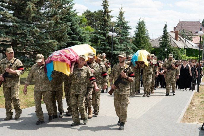 На Закарпатті поховали двох загиблих захисників – 07
