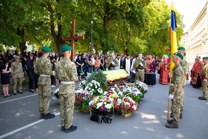 На Закарпатті поховали військового, який загинув у Донецькій області – 07