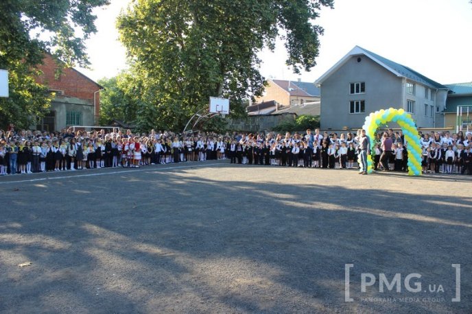 Свято Першого дзвоника відзначили у Мукачівській ЗОШ №1 ім. Пушкіна – 01