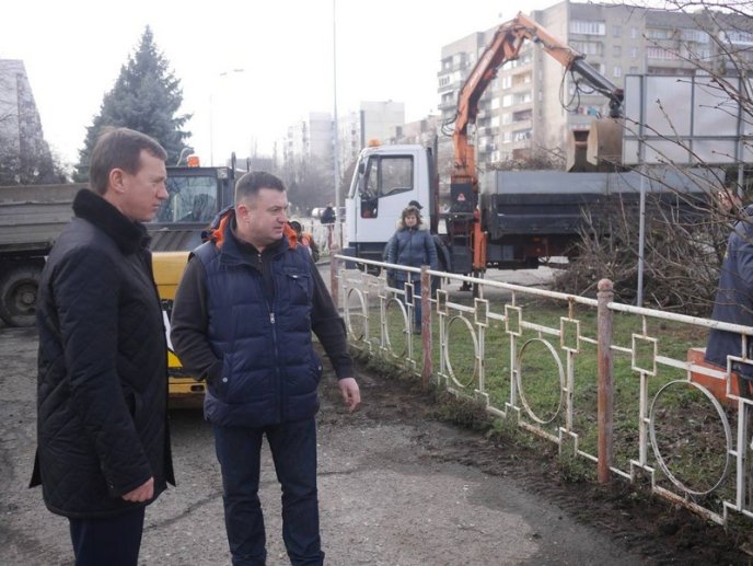 На вулицях Ужгорода почала працювати нова комунальна техніка – 08 На вулицях Ужгорода почала працювати нова комунальна техніка – 08