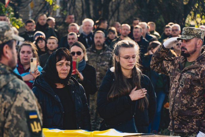 Закарпаття попрощалось із полеглим військовим зі 128-ї бригади, який загинув внаслідок ракетного удару – 05