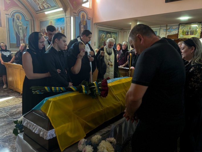 На Мукачівщині поховали військового, якого майже рік вважали зниклим безвісти – 05 На Мукачівщині поховали військового, якого майже рік вважали зниклим безвісти – 05