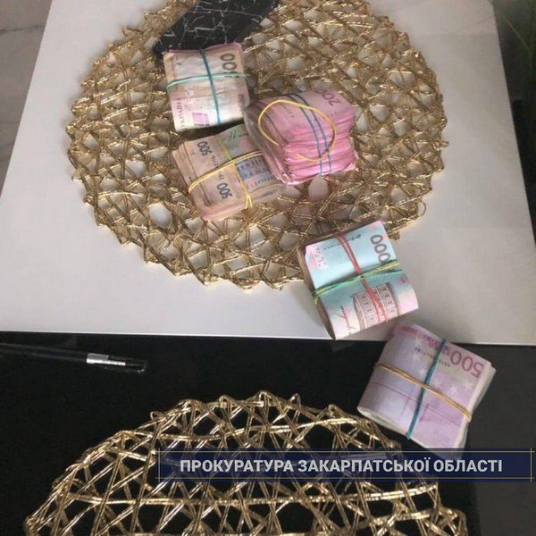 На Закарпатті викрито небезпечне злочинне угруповання, одним із учасників якого є депутат – 10