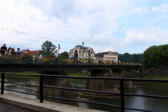 В Ужгороді з нагоди Міжнародного дня танцю відбувся концерт та танцювальний флешмоб – 13