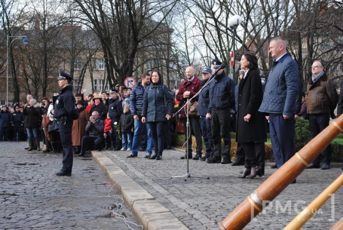 Патрульні поліцейські Ужгорода та Мукачева урочисто присягнули перед народом – 09 Патрульні поліцейські Ужгорода та Мукачева урочисто присягнули перед народом – 09
