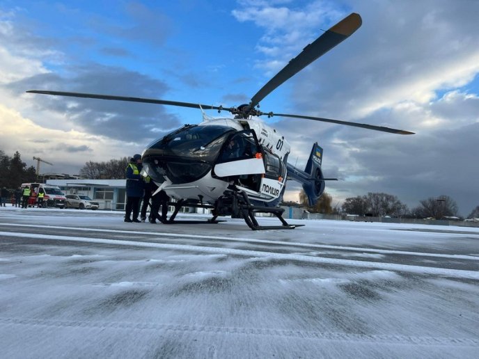 Немовля із Закарпаття терміново транспортують гелікоптером до Львова – 02