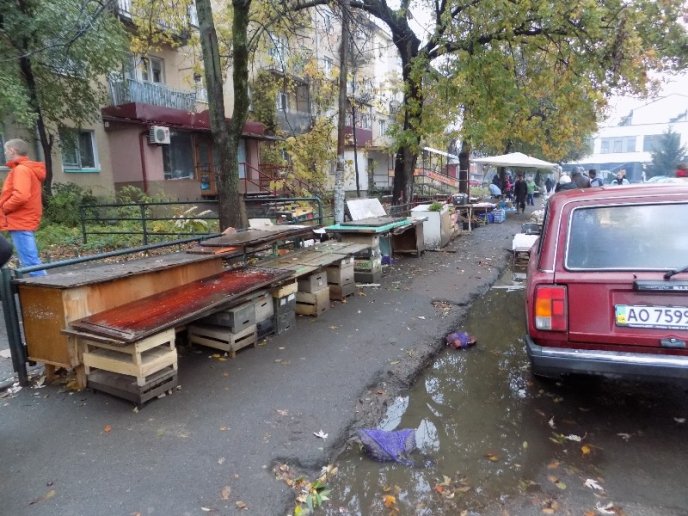 В Ужгороді ліквідували стихійний ринок біля "Білочки"  – 01
