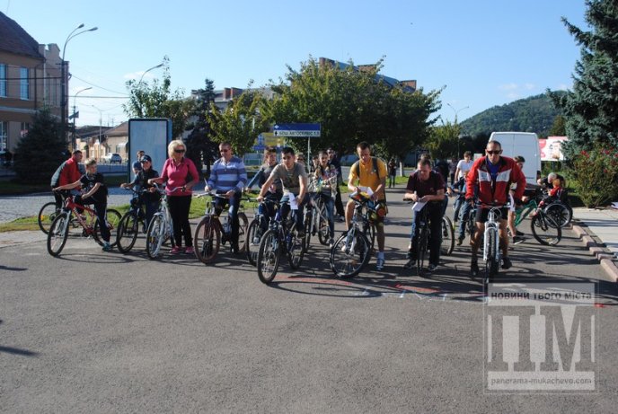 Велолюбителі Мукачева "прокатались" історичними місцями міста (ФОТО) – 15