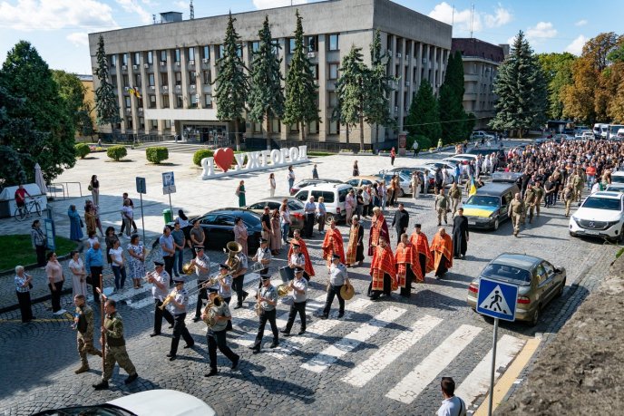 В Ужгороді поховали 26-річного захисника, який загинув у Донецькій області – 01 В Ужгороді поховали 26-річного захисника, який загинув у Донецькій області – 01