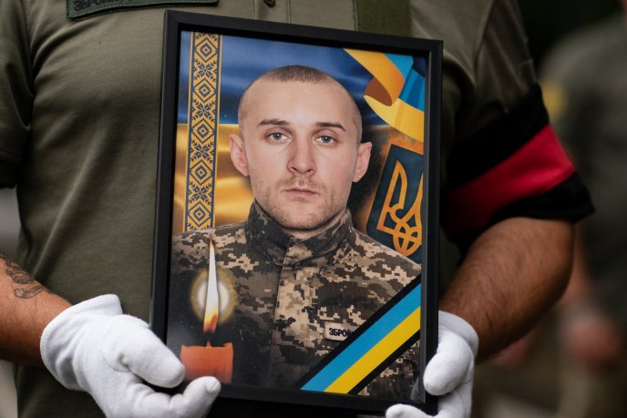 Ужгород попрощався із 31-річним Героєм, який загинув минулого року – 02 Ужгород попрощався із 31-річним Героєм, який загинув минулого року – 02