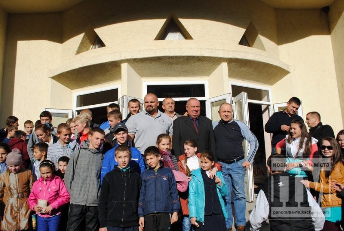 Презентація фільму "Іван Сила" у Мукачеві: повний зал, шквал оплесків та вигуки "Браво!" (ФОТО) – 08