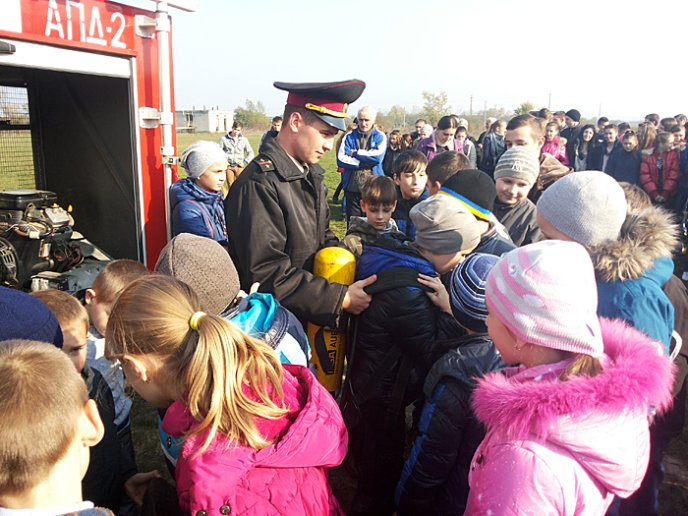 Ужгородські рятувальники вчили мешканців села Коритняни правилам безпечної життєдіяльності – 05