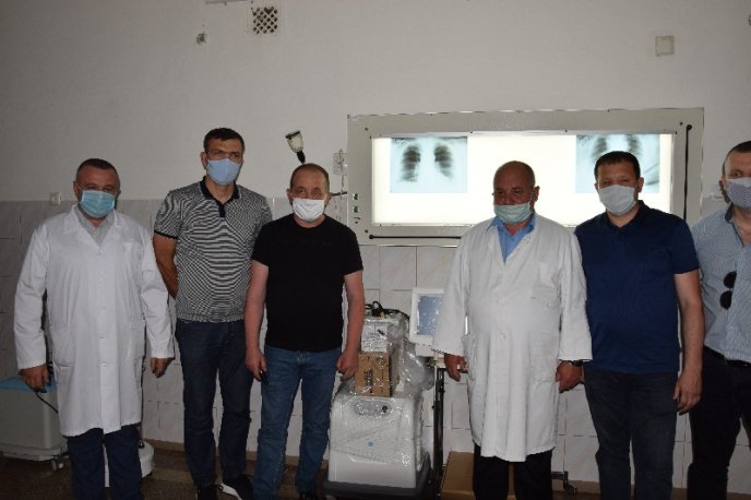 Команда “Слуги народу” передала апарат ШВЛ у Свалявську районну центральну лікарню – 13