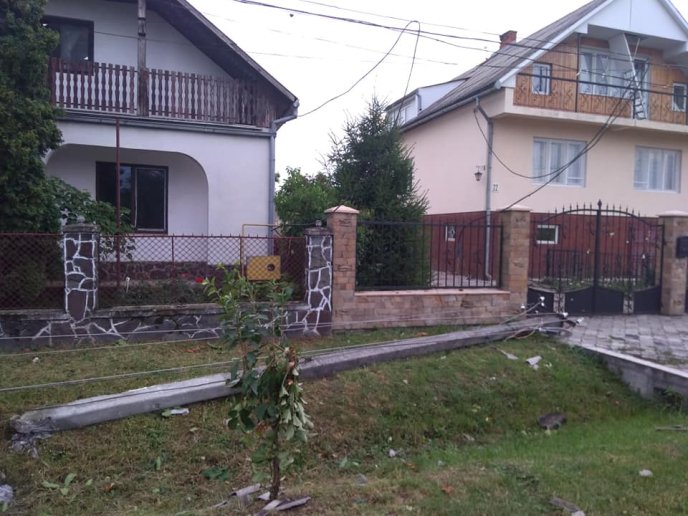 Рятувальники ліквідовують наслідки негоди – 06