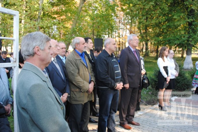 В час кризи у Мукачеві відкрили ще один пам’ятник Тарасу Шевченку (ФОТОРЕПОРТАЖ) – 05