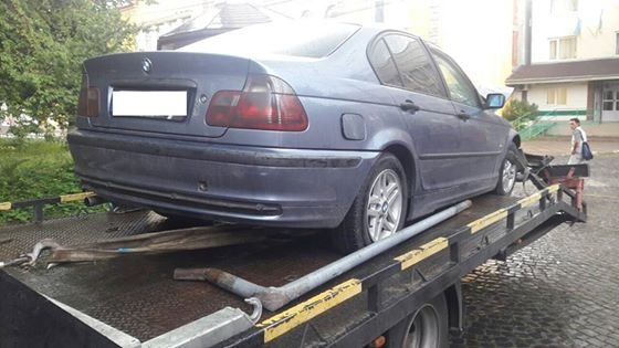 У Мукачеві за день евакуювали три автомобілі – 01