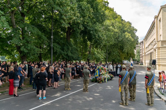 В Ужгороді попрощалися із солдатом Степаном Білкеєм – 02 В Ужгороді попрощалися із солдатом Степаном Білкеєм – 02