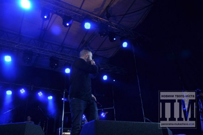 В центрі Мукачева "відгримів" концерт відомого в Україні мукачівського гурту "Without Limits" (ФОТО) – 13