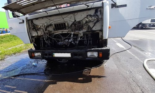 У Мукачеві біля "Епіцентру" загорілась вантажівка – 03 У Мукачеві біля "Епіцентру" загорілась вантажівка – 03