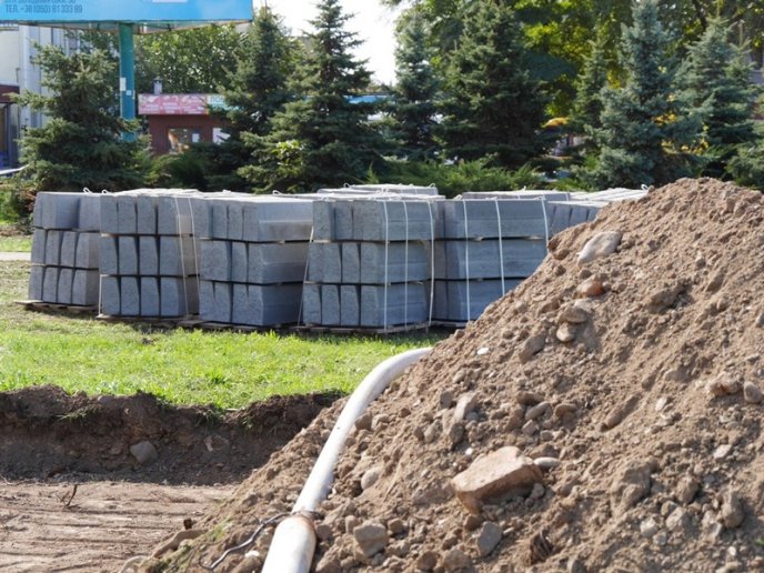 Площу біля ужгородського залізничного вокзалу реконструюють у кілька етапів – 02