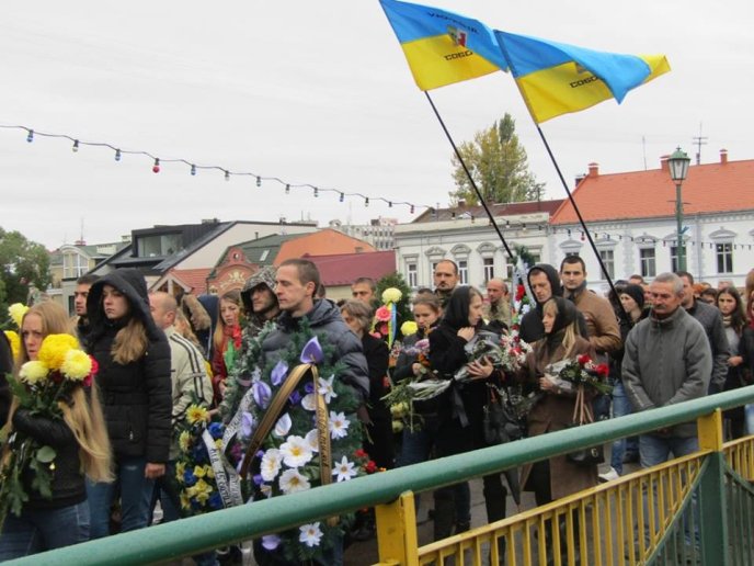 Бійця АТО Давида Гамсахурдію поховали в Ужгородському Пагорбі Слави – 05