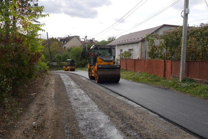 В Ужгороді завершують капремонт на одній із вулиць – 03