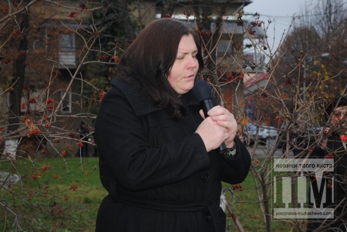 Мукачівці помолились за невинних жертв Голодомору 1932-33-х років (ФОТОРЕПОРТАЖ) – 06 Мукачівці помолились за невинних жертв Голодомору 1932-33-х років (ФОТОРЕПОРТАЖ) – 06