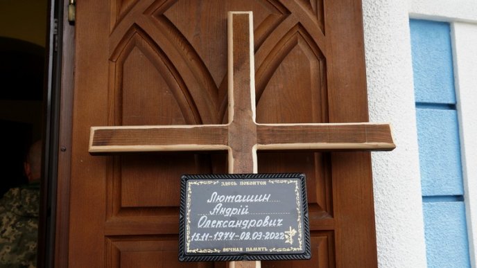 У Мукачеві поховали загиблого Героя – 08