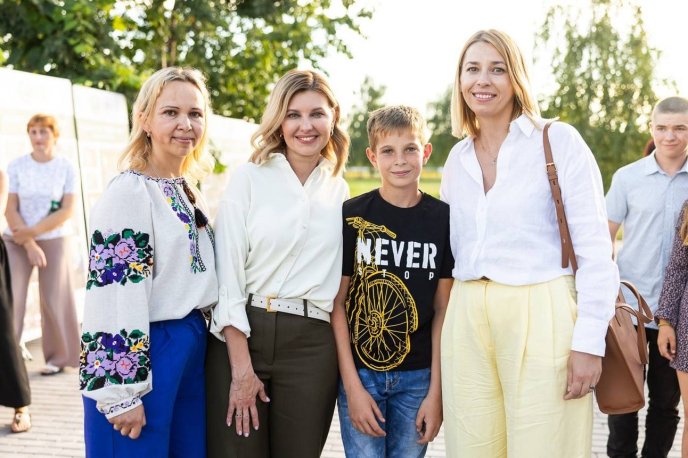 Перша леді зустрілася із переселенцями на Закарпатті – 01 Перша леді зустрілася із переселенцями на Закарпатті – 01