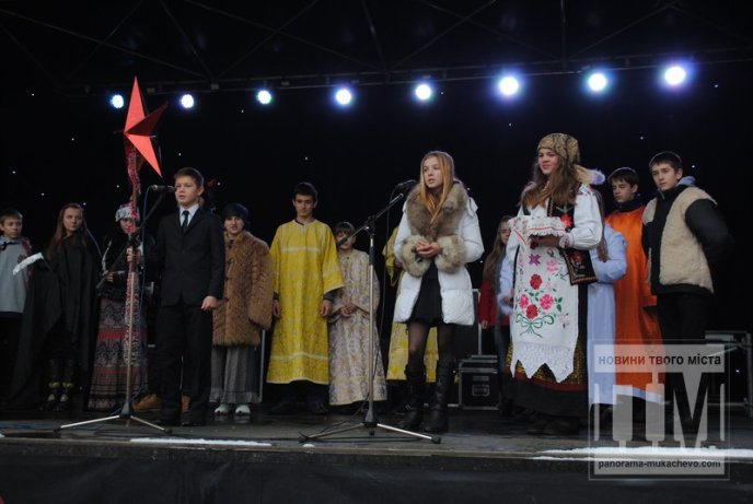 Переможцем цьогорічного фестивалю "Червене вино - 2013" став Василь Лендьєл з міста Мукачева (ФОТО) – 01 Переможцем цьогорічного фестивалю "Червене вино - 2013" став Василь Лендьєл з міста Мукачева (ФОТО) – 01