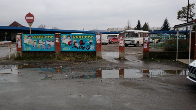 У соцмережах обурюються станом території автовокзалу в Мукачеві – 03