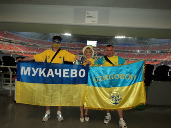 Мукачівські вболівальники підтримували футбольну збірну України в Донецьку (ФОТОРЕПОРТАЖ) – 18