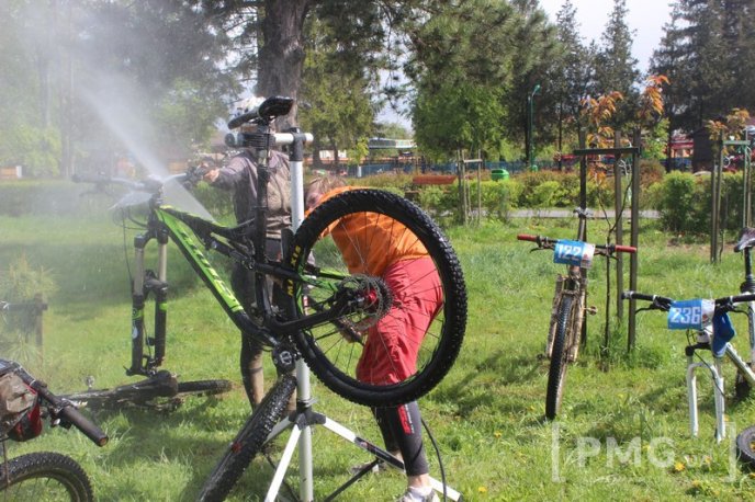 У парку "Перемога" у Мукачеві нагородили учасників МТБ-марафону "Три замки Закарпаття" – 01