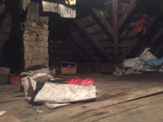 На Мукачівщині двоє зловмисників вкрали з підсобного приміщення електроінструменти та шовдарь – 01